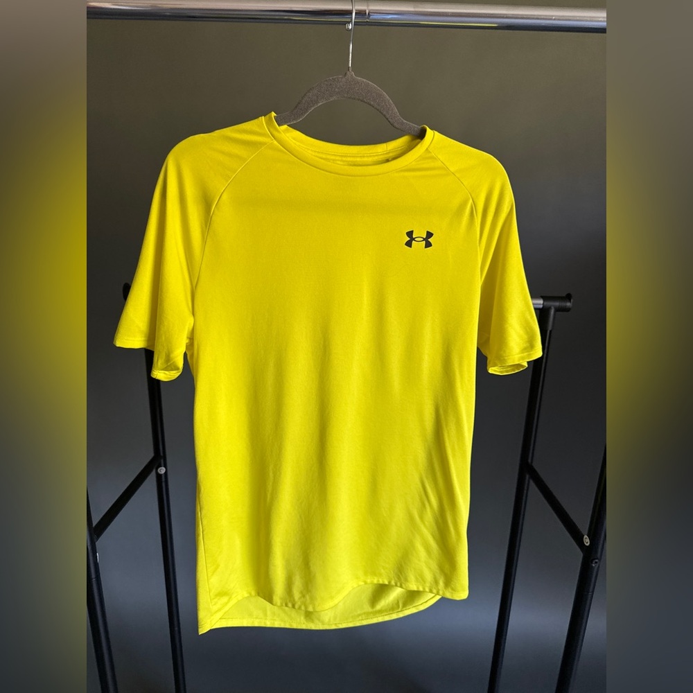 Under Armour Tech Color Starfruit Short Sleeve Tee Athletic Performance Size SM